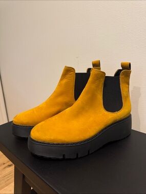 NWT Paul Green Suede Leather Elysee Chelsea Boot Sz 6 Mustard Yellow